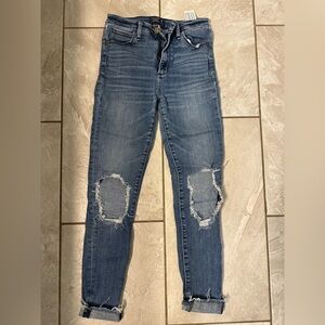 Abercrombie & Fitch Distressed Skinny Jeans